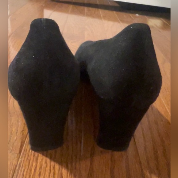 Stuart Weitzman black suede Chic pump size 7 - Picture 3 of 11
